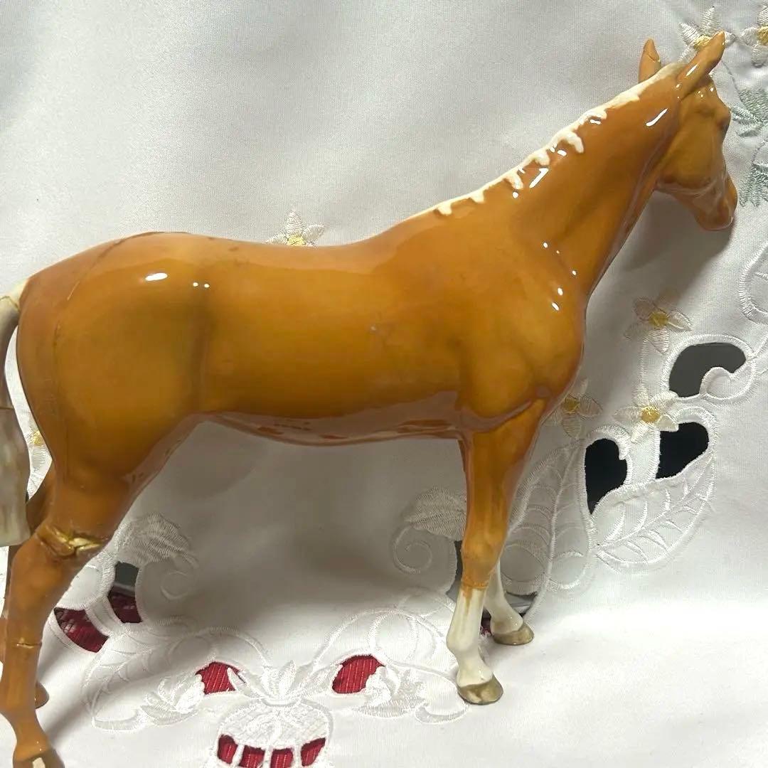 イギリス ベスウィック社によるパロミノカラーの陶器の馬の置物 難あり品
