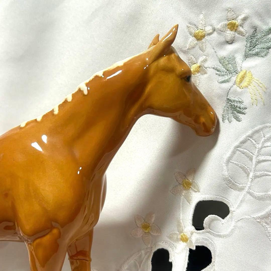 イギリス ベスウィック社によるパロミノカラーの陶器の馬の置物 難あり品