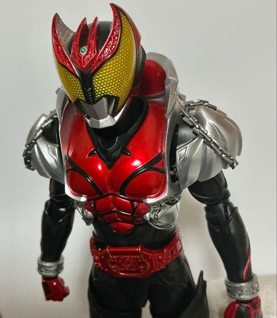 【中古】S.H.Figuarts 真骨彫製法 仮面ライダーキバ キバフォーム