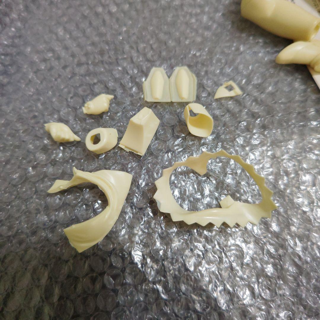 スクライド　シェリス・アジャーニ　ガレージキット　未組立