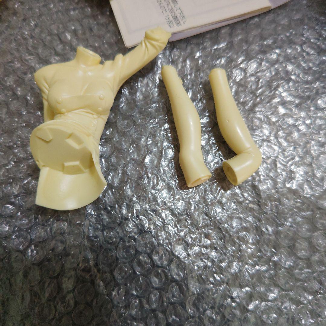 スクライド　シェリス・アジャーニ　ガレージキット　未組立