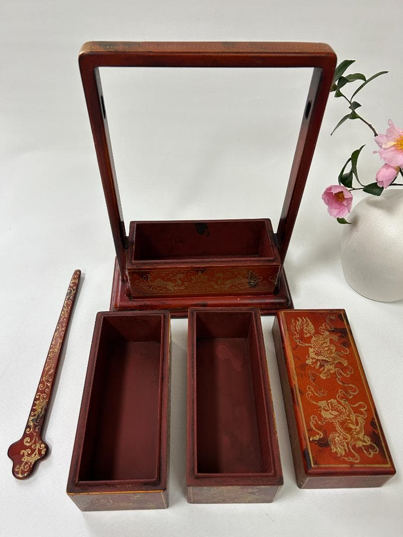 希少品　李朝家具　赤色 木製 重箱 金色模様　インテリア　小物入れ