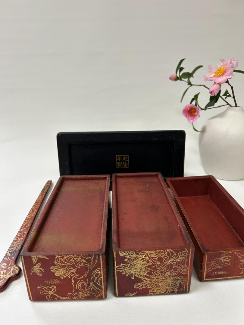 希少品　李朝家具　赤色 木製 重箱 金色模様　インテリア　小物入れ