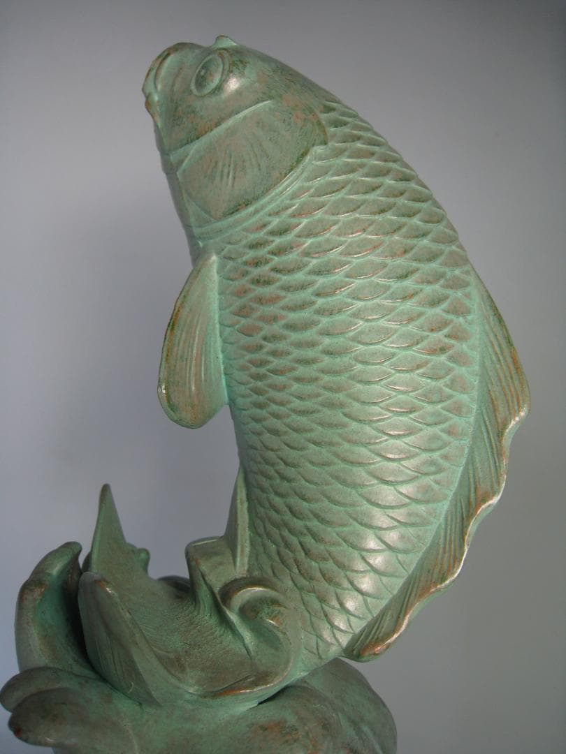 銅製　鯉の滝昇り置物　高さ約39㎝　立身出世のシンボル　家運上昇