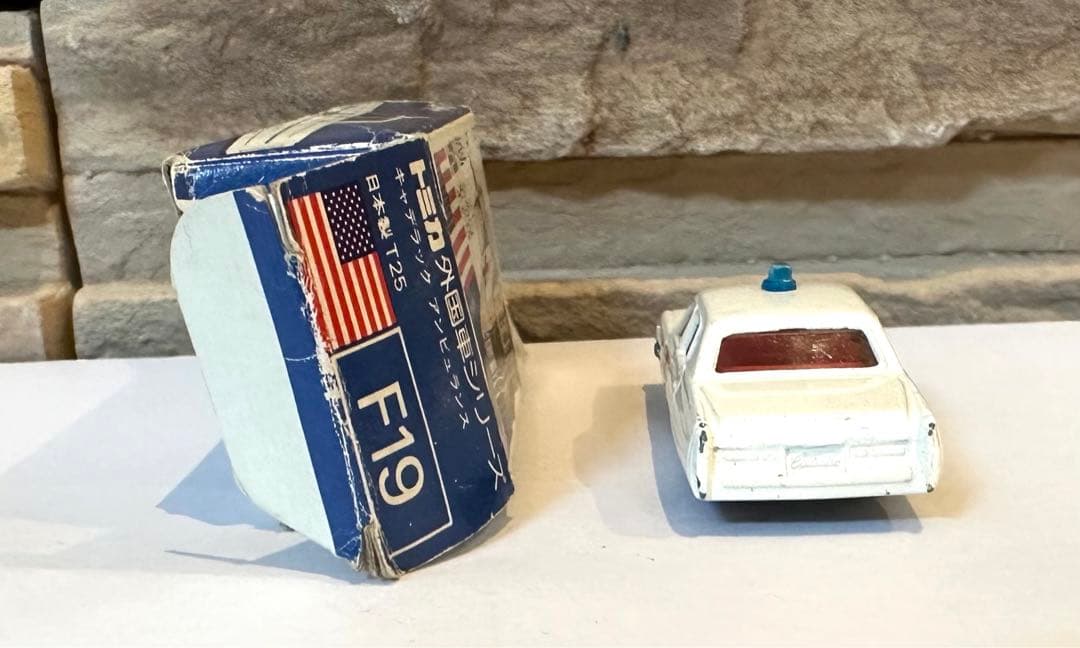 トミカ 青箱 外国車シリーズ F19 キャデラック アンビュランス - メルカリ