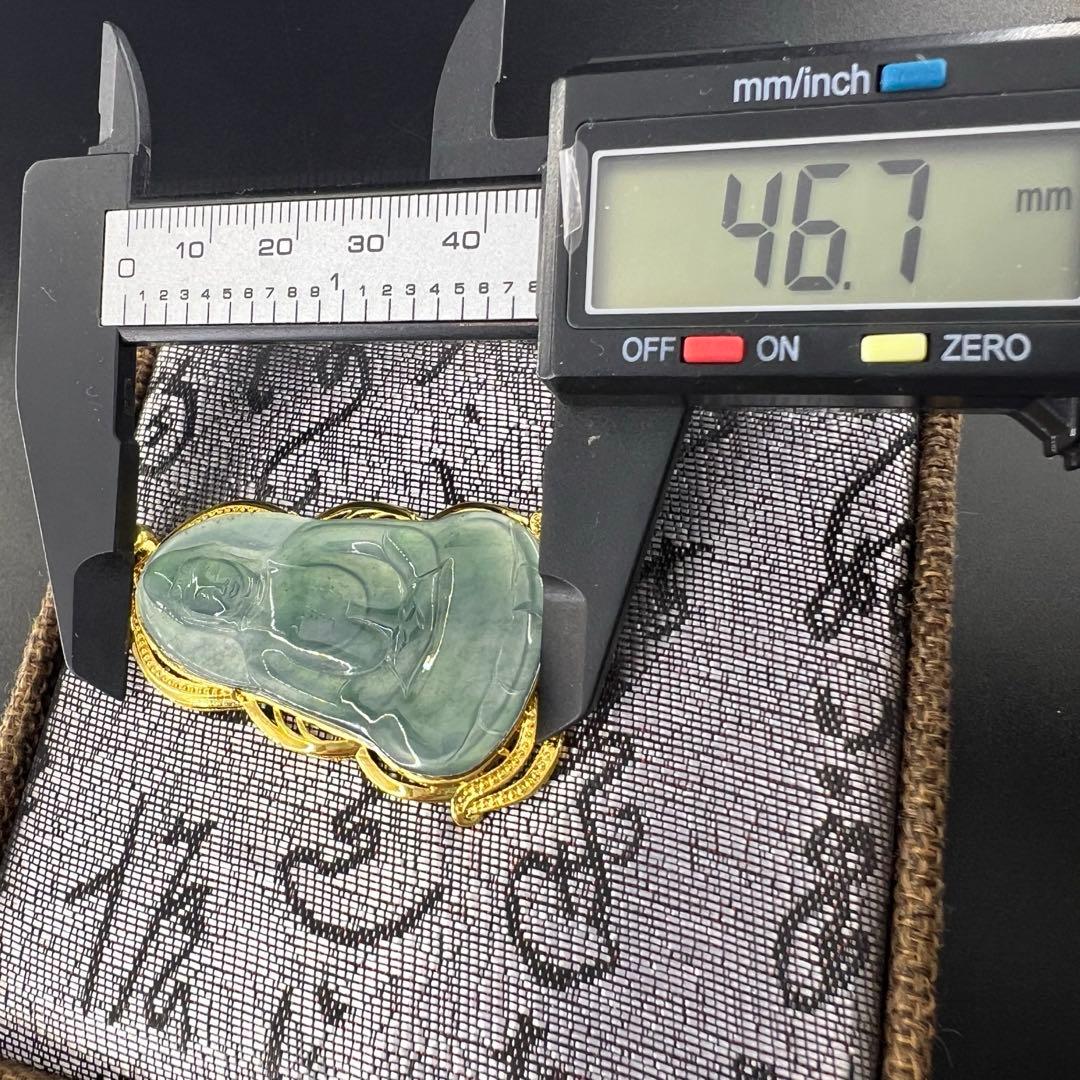 観世音菩薩彫り18k高氷種藍水翡翠　スカイブルーのペンダントトップ　鑑定書付き