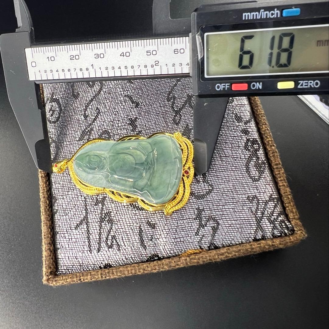 観世音菩薩彫り18k高氷種藍水翡翠　スカイブルーのペンダントトップ　鑑定書付き