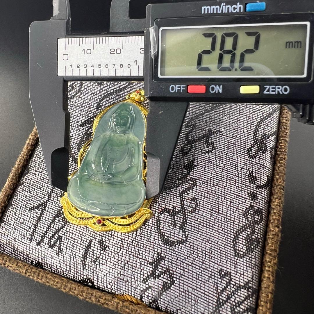 観世音菩薩彫り18k高氷種藍水翡翠　スカイブルーのペンダントトップ　鑑定書付き