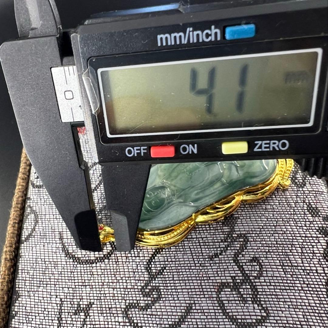 観世音菩薩彫り18k高氷種藍水翡翠　スカイブルーのペンダントトップ　鑑定書付き