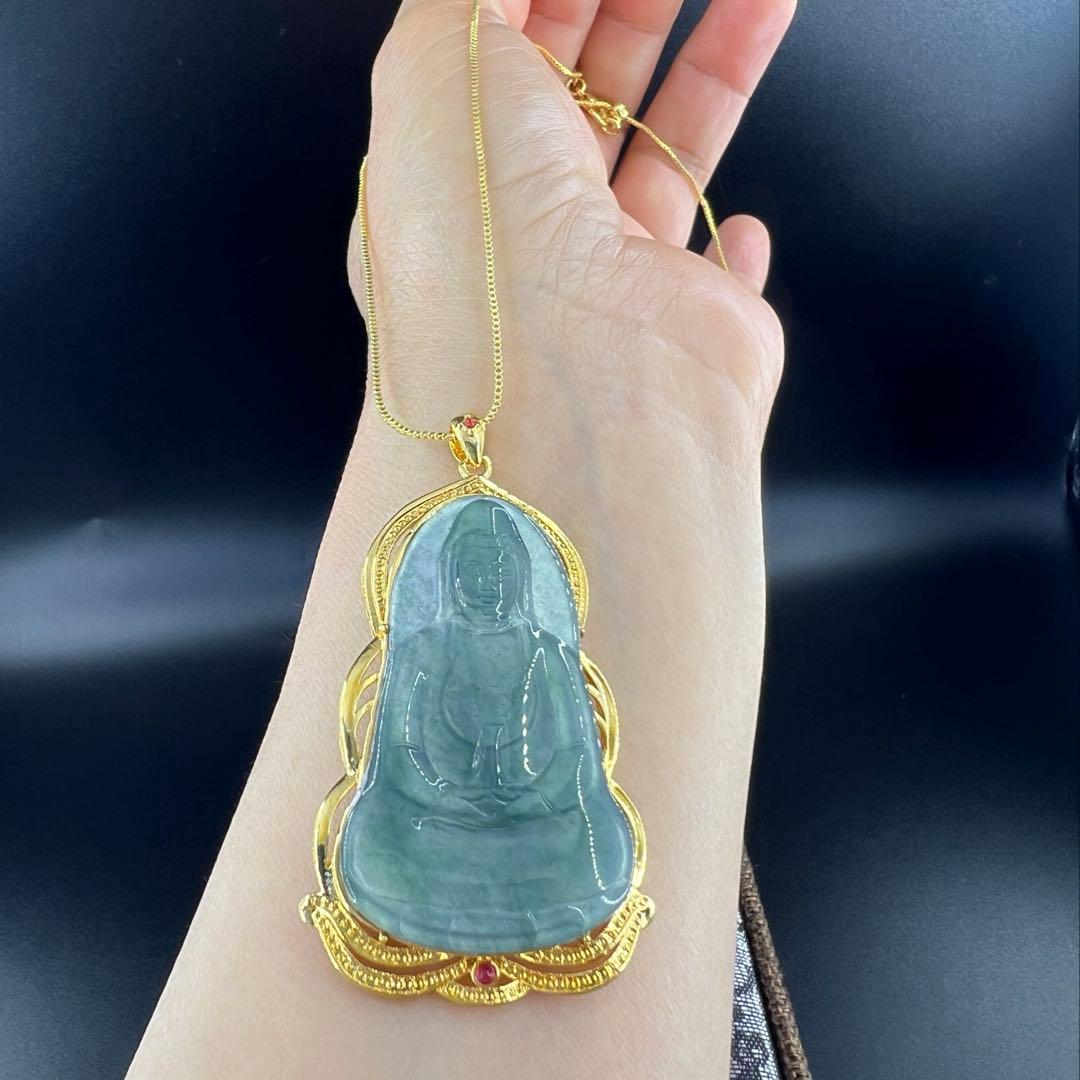 観世音菩薩彫り18k高氷種藍水翡翠　スカイブルーのペンダントトップ　鑑定書付き