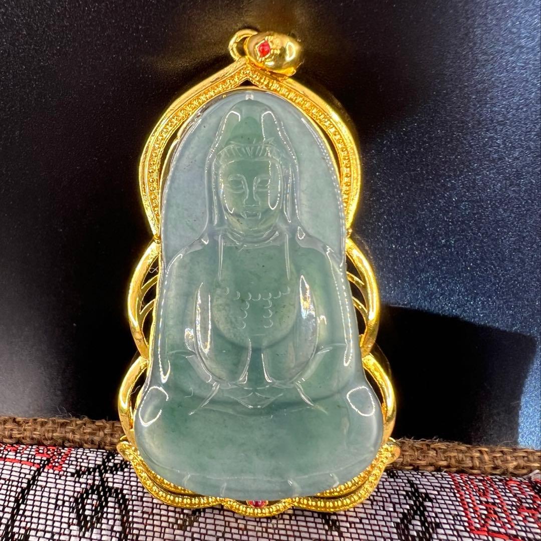 観世音菩薩彫り18k高氷種藍水翡翠　スカイブルーのペンダントトップ　鑑定書付き