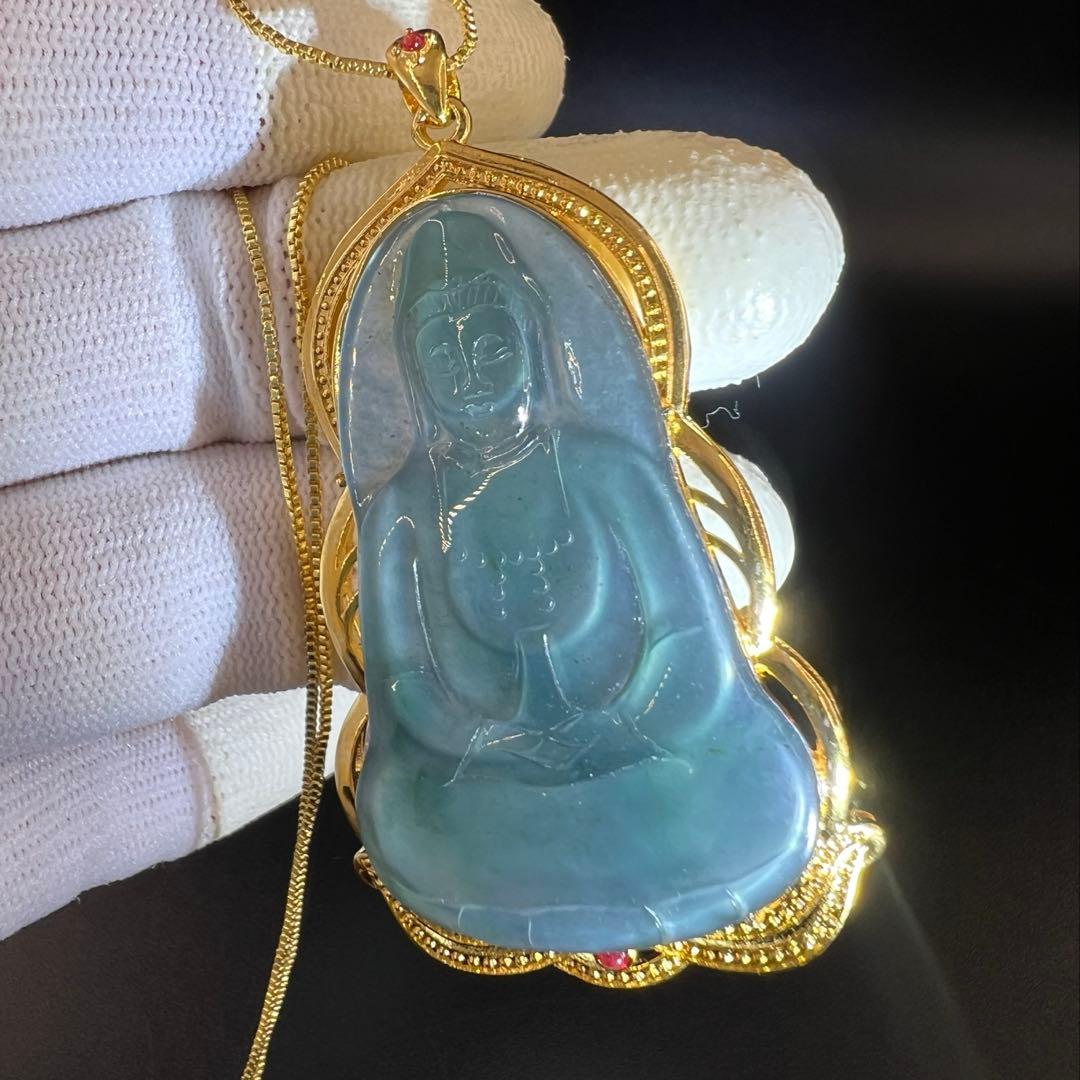 観世音菩薩彫り18k高氷種藍水翡翠　スカイブルーのペンダントトップ　鑑定書付き