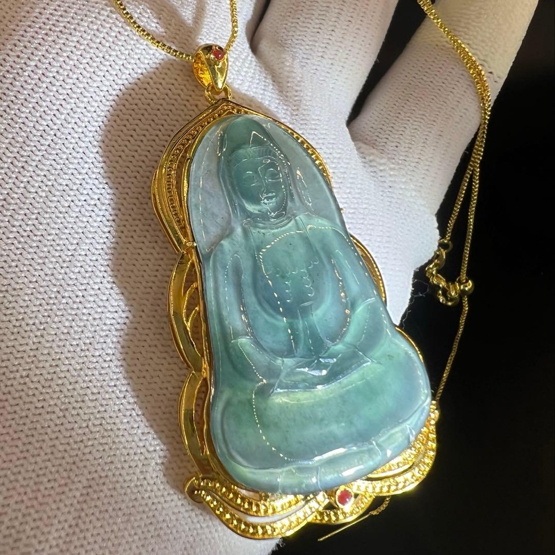 観世音菩薩彫り18k高氷種藍水翡翠　スカイブルーのペンダントトップ　鑑定書付き