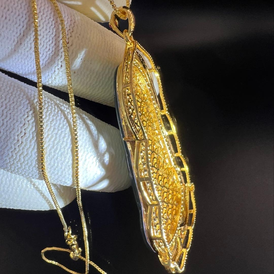 観世音菩薩彫り18k高氷種藍水翡翠　スカイブルーのペンダントトップ　鑑定書付き