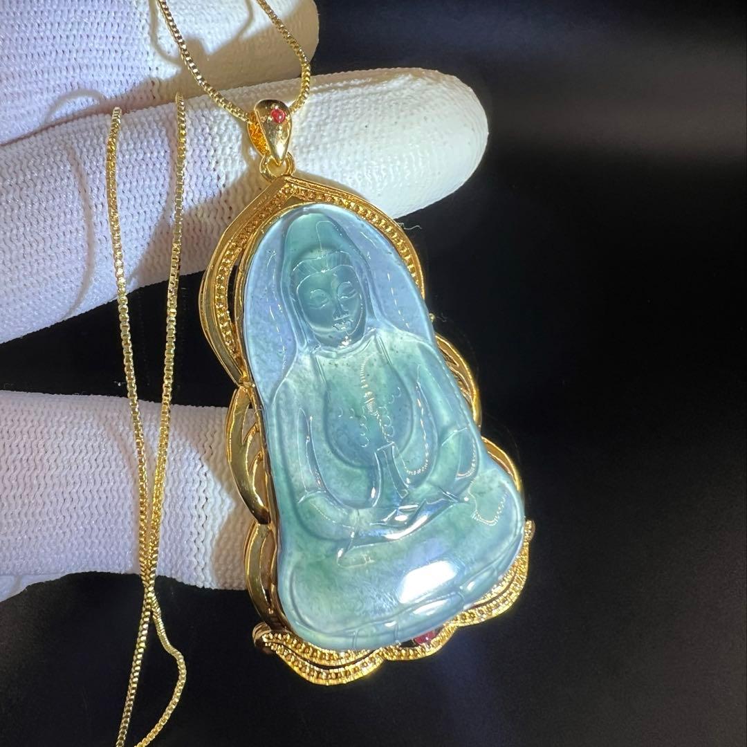 観世音菩薩彫り18k高氷種藍水翡翠　スカイブルーのペンダントトップ　鑑定書付き