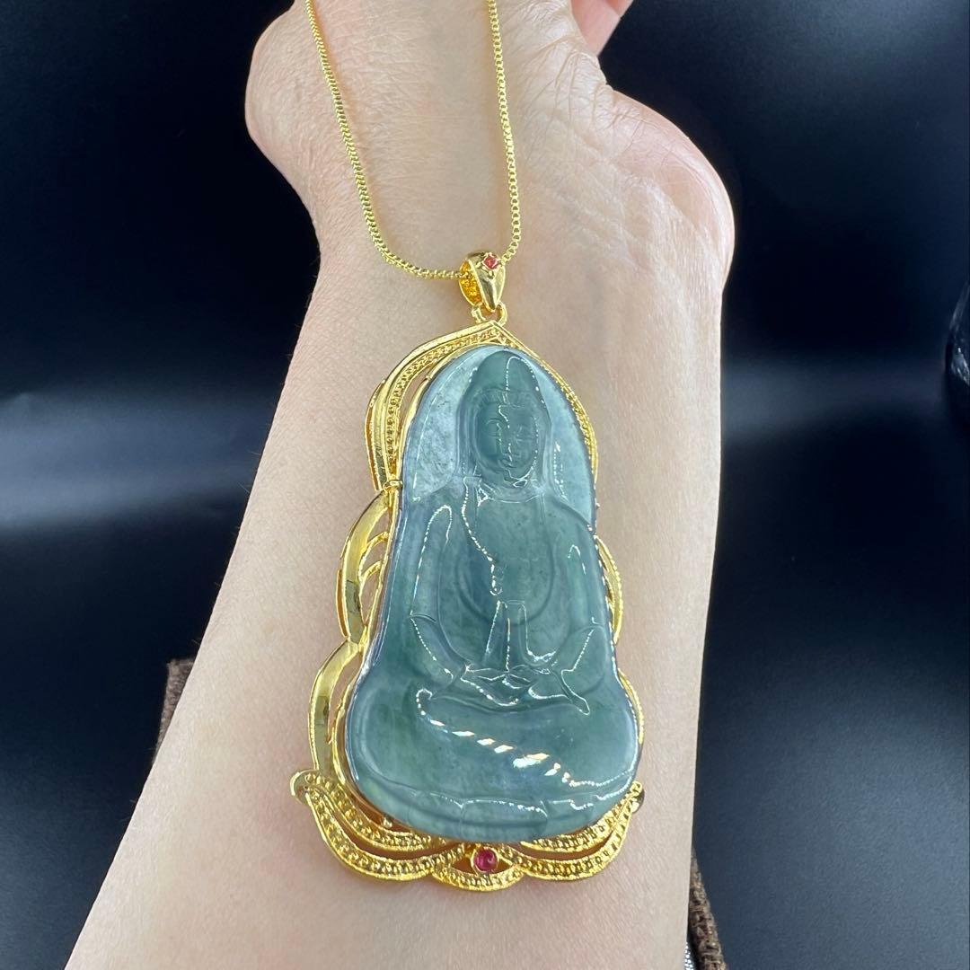観世音菩薩彫り18k高氷種藍水翡翠　スカイブルーのペンダントトップ　鑑定書付き