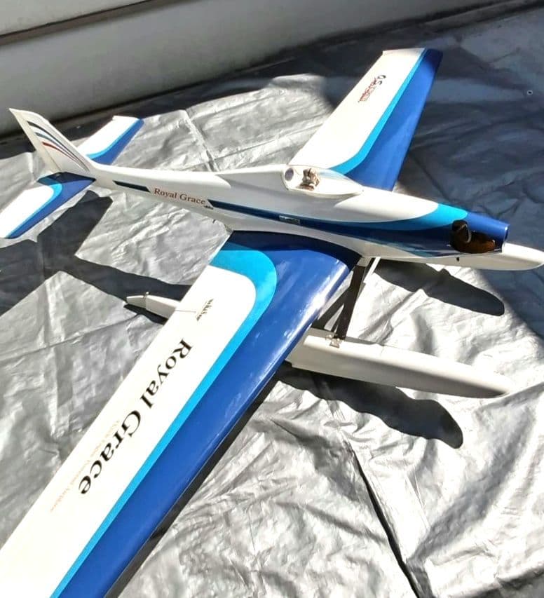 K&S製 Royal Grace 機体のみ、水上機用フロート付 中古