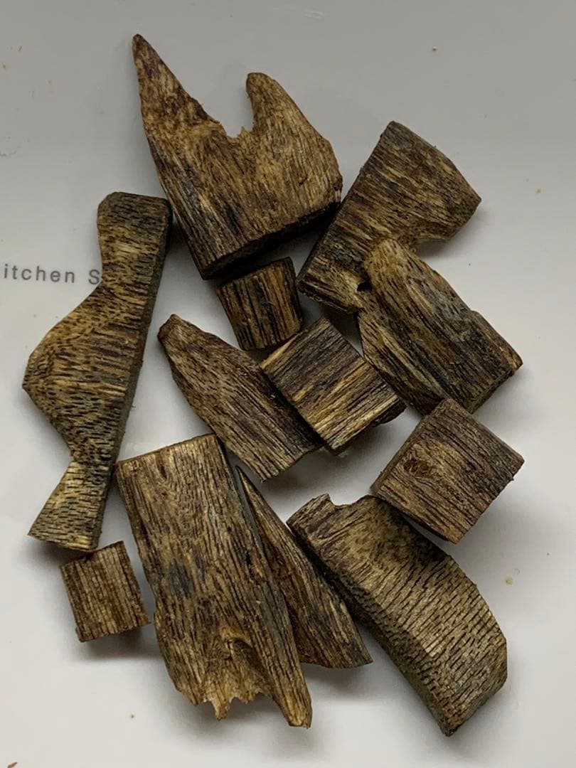 極上緑油伽羅 沈香原木 香木 重さ:10.3g