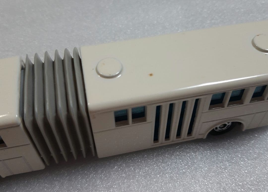 ロングトミカ L 04 VOLVO 富士重工 連節バス TOMY