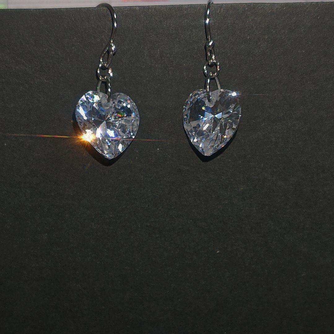 【423】キラキラハートのピアス／イヤリング／スワロフスキービーズ