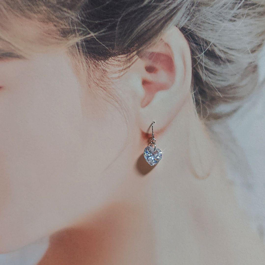 【423】キラキラハートのピアス／イヤリング／スワロフスキービーズ