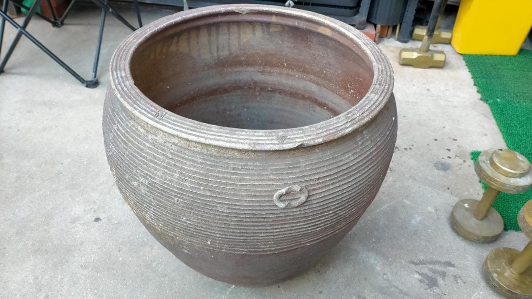 粘土製リブデザイン水鉢 ◆ 【 旧家土蔵品 】 ◆ 《 特大 壺 》 ◆
