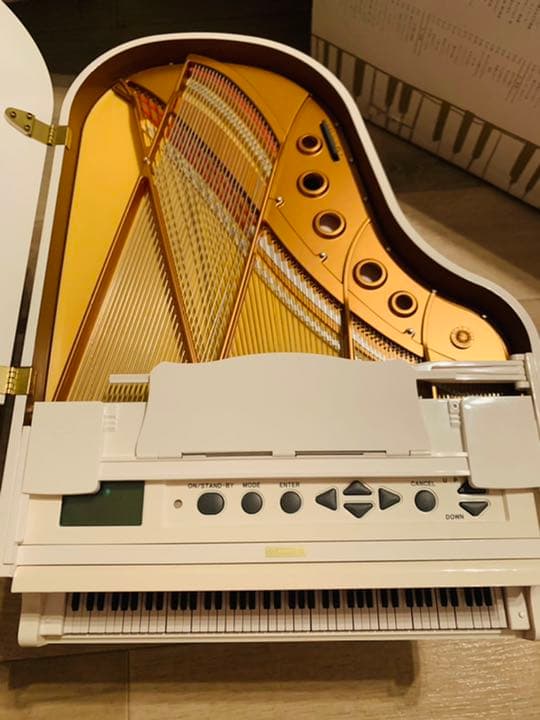 美品　グランドピアニスト　ホワイト