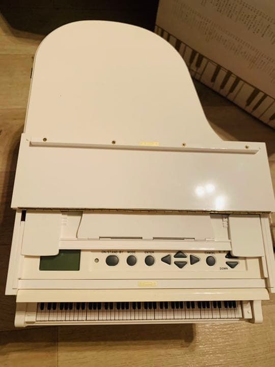 美品　グランドピアニスト　ホワイト