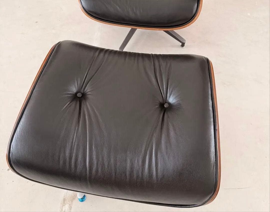 イームズラウンジチェアのレプリカオットマン（ラウンジチェアは付属しません）