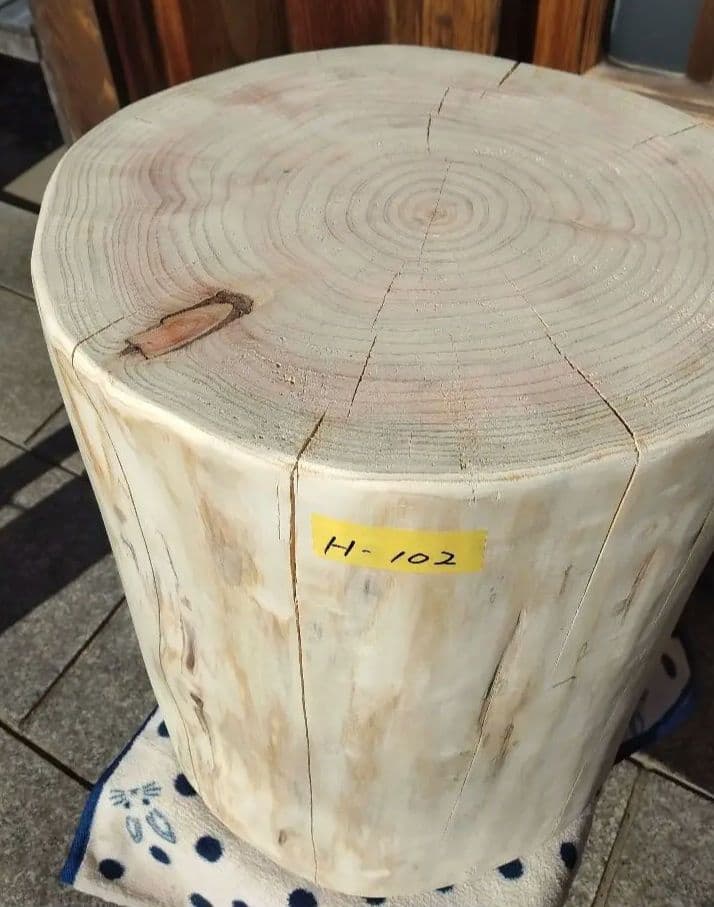 【H-102】 ヒノキ　檜　丸太　椅子　イス　テーブル　花台　飾り台　送料無料