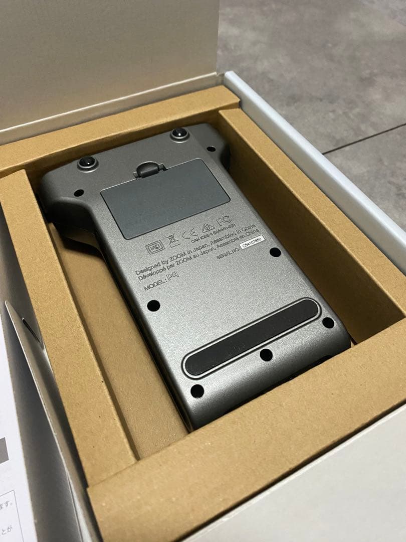 ZOOM PodTrak P4 レコーダー　ポッドキャスト