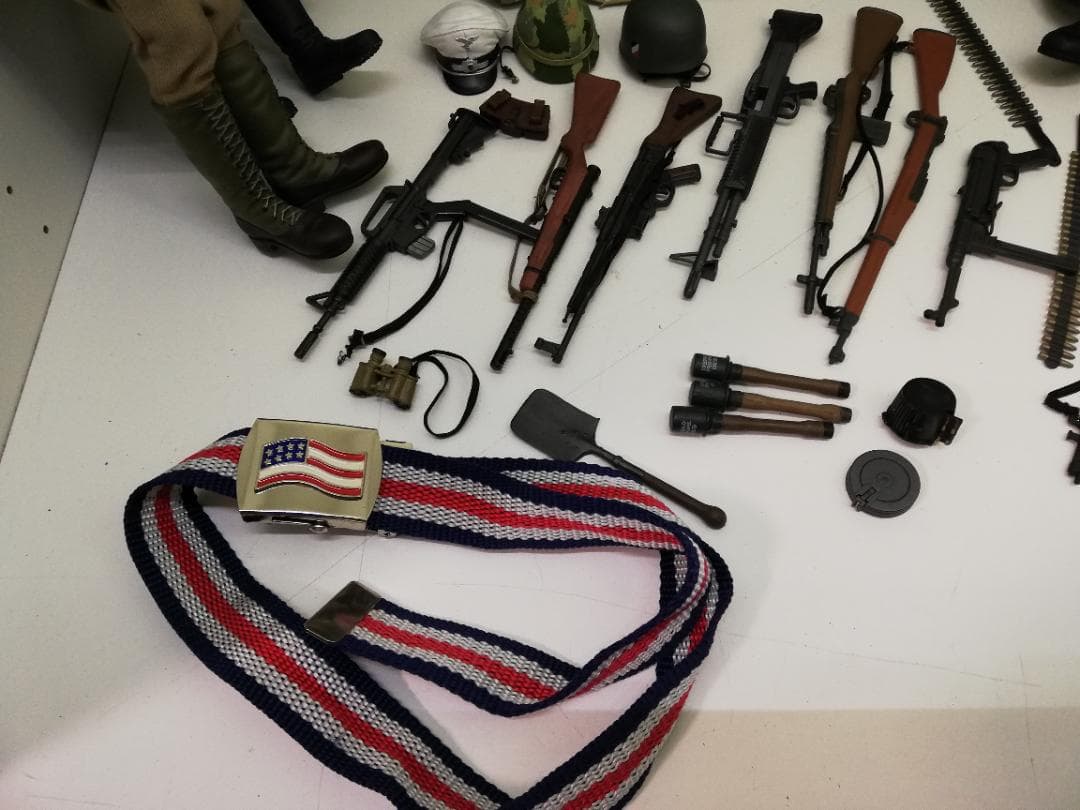 21ST CENTURY TOYS　ミリタリーフィギュアと他の種類　８体