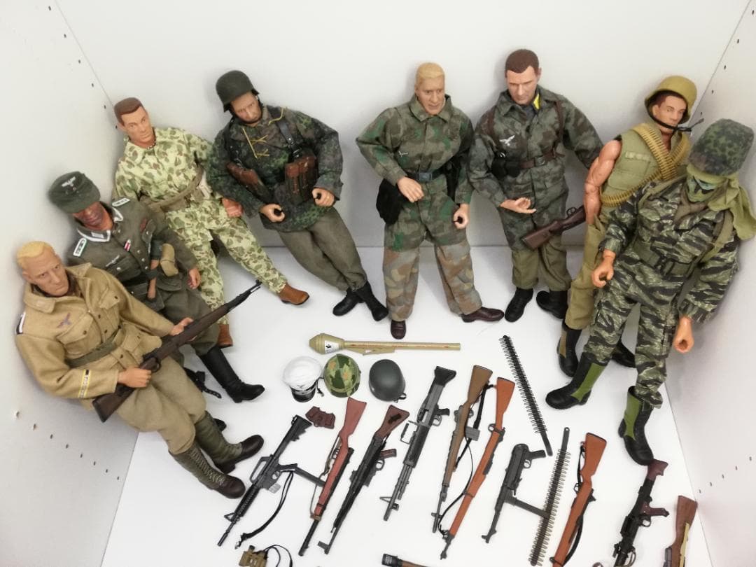 21ST CENTURY TOYS　ミリタリーフィギュアと他の種類　８体