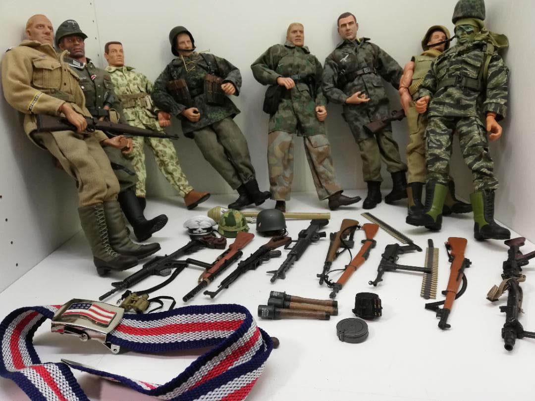 21ST CENTURY TOYS　ミリタリーフィギュアと他の種類　８体