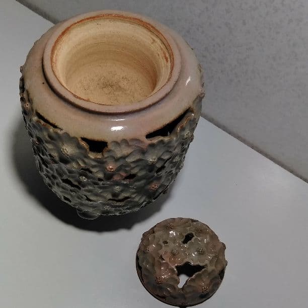 萩焼菊紋透かし香炉