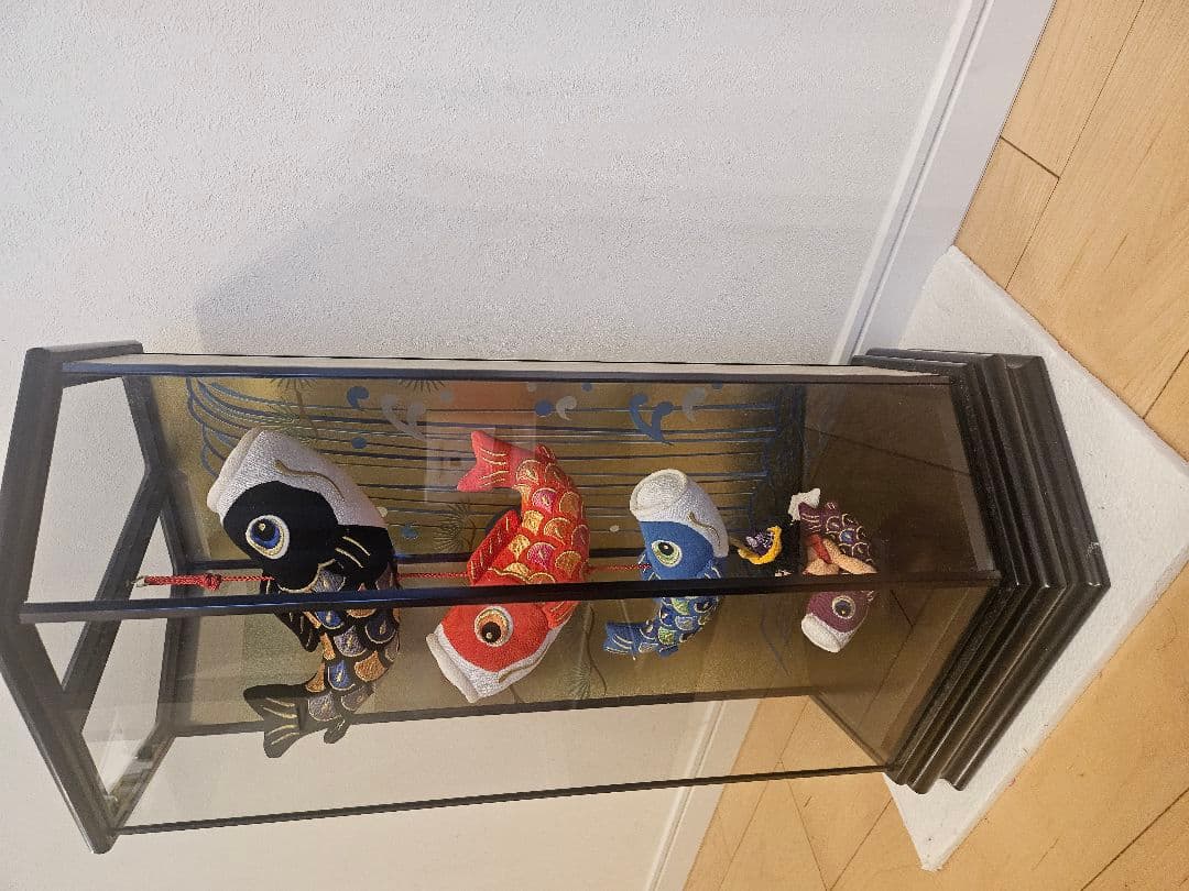 伝統的な布製鯉のぼり ガラスケース付き