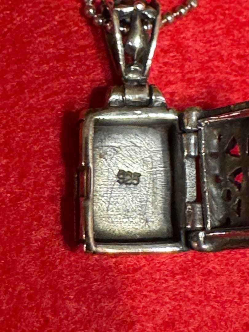 シルバー 装飾的ロケットペンダント ネックレス