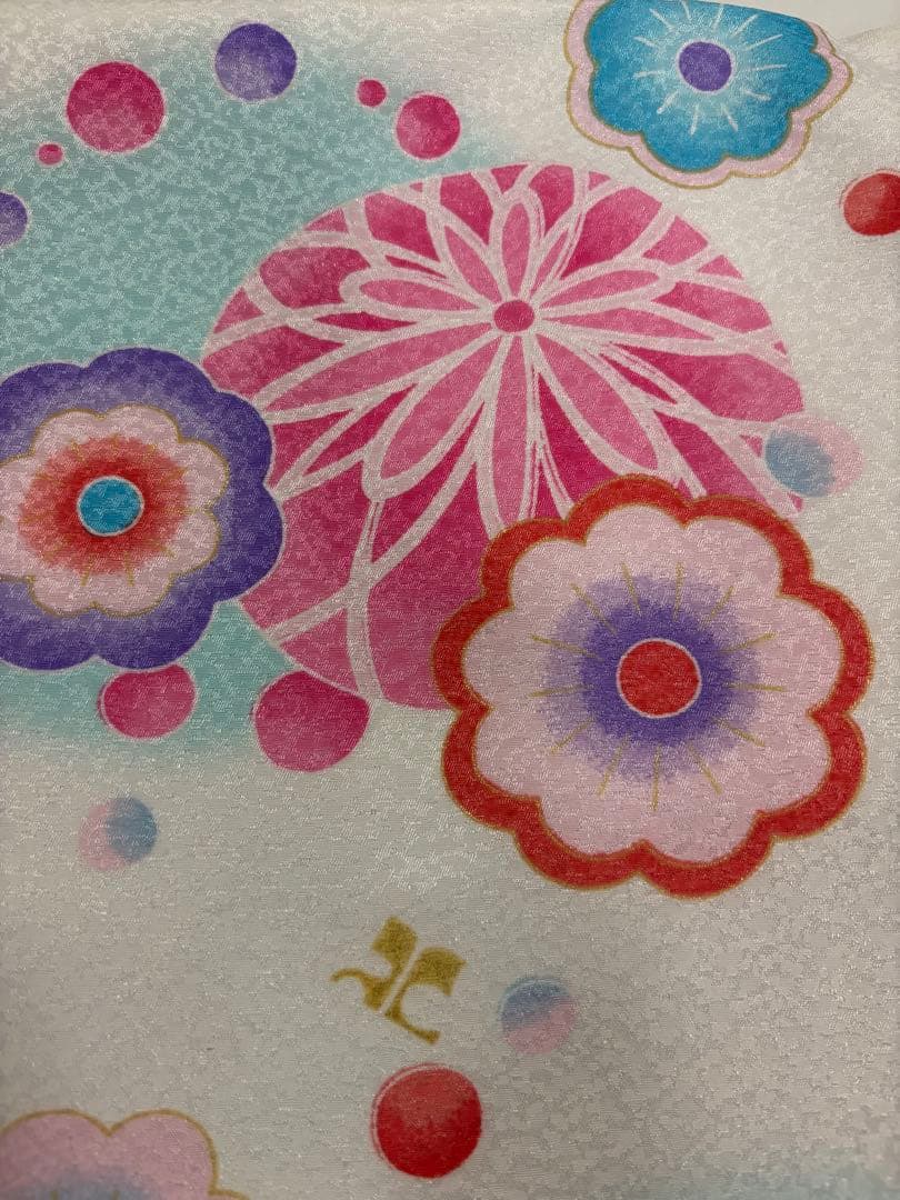 七五三　女の子着物　白と水色　クレージュ　ピンク　梅　ダリア　日本製