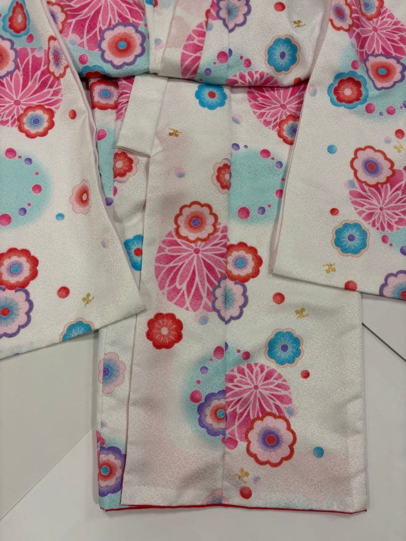 七五三　女の子着物　白と水色　クレージュ　ピンク　梅　ダリア　日本製