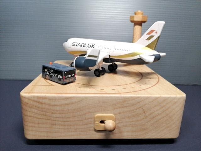 スターラックス航空 木製オルゴール Music Box 音楽と共にバスが走行