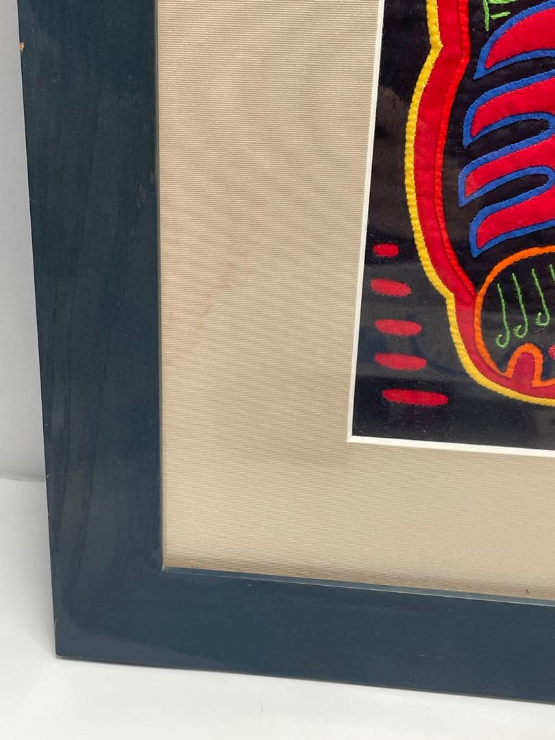 額装モラアートクナ族 手刺繍 カニ図案 ビビッド多色 布絵テキスタイルフレーム付