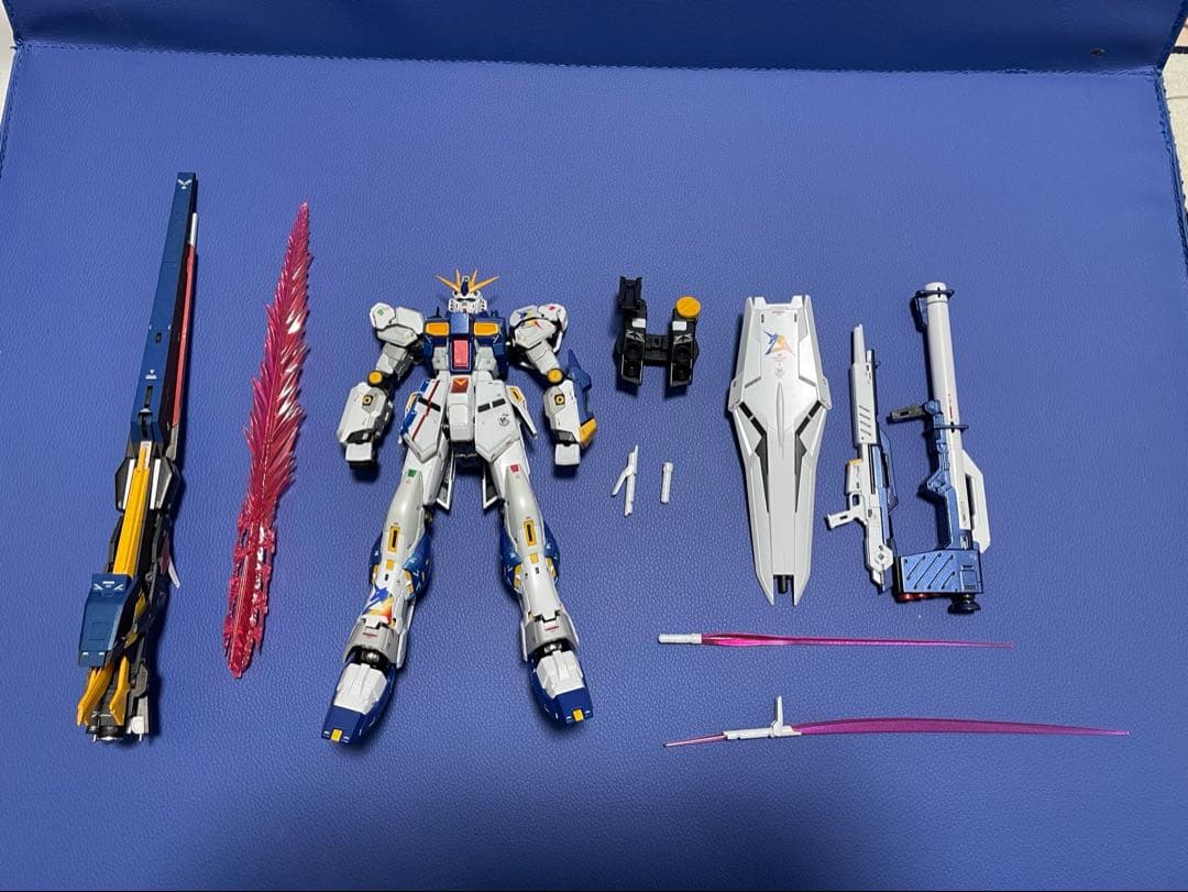 超合金　RX-93 ff νガンダム