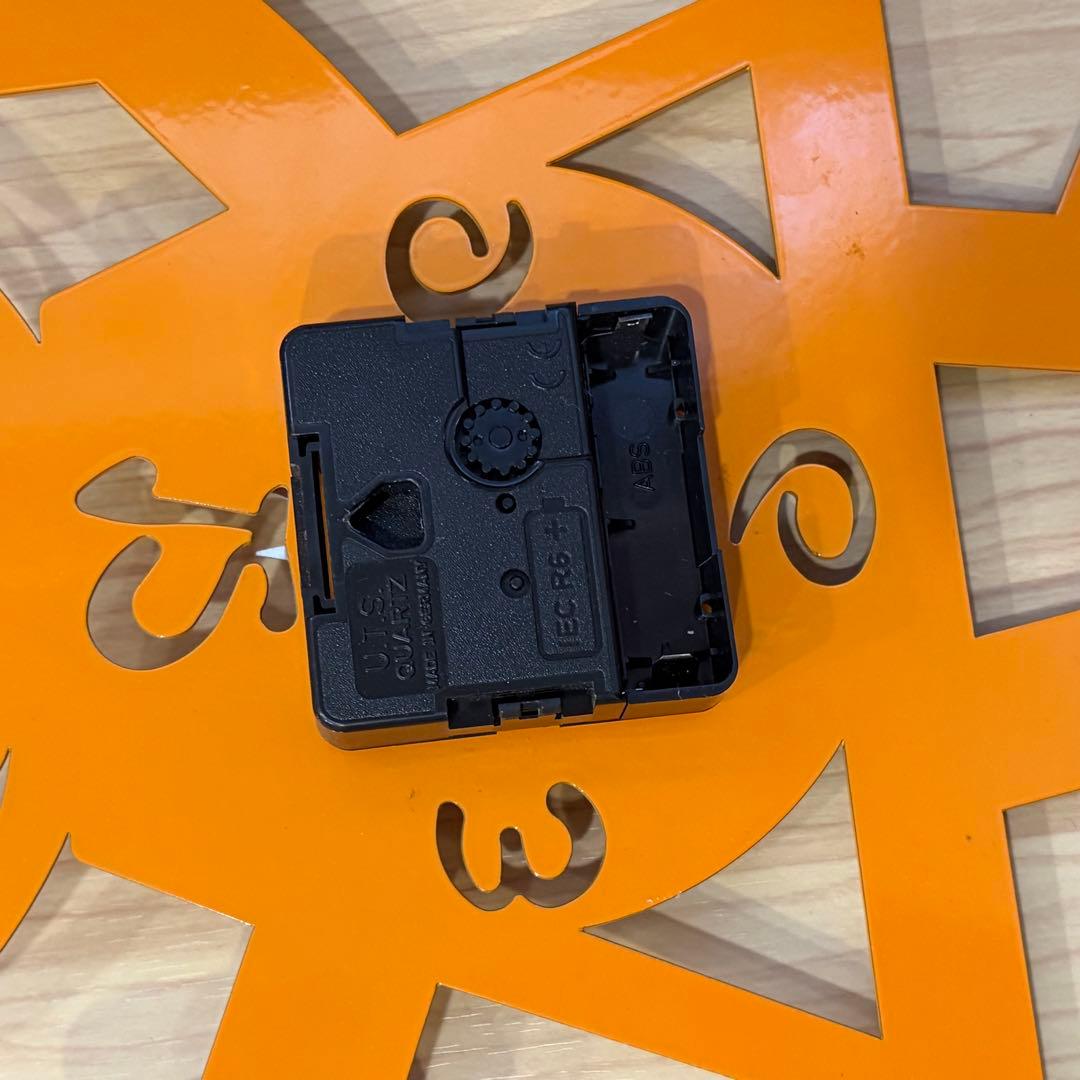 アルティ エ メスティエリ　オレンジ色 掛時計 子供部屋に