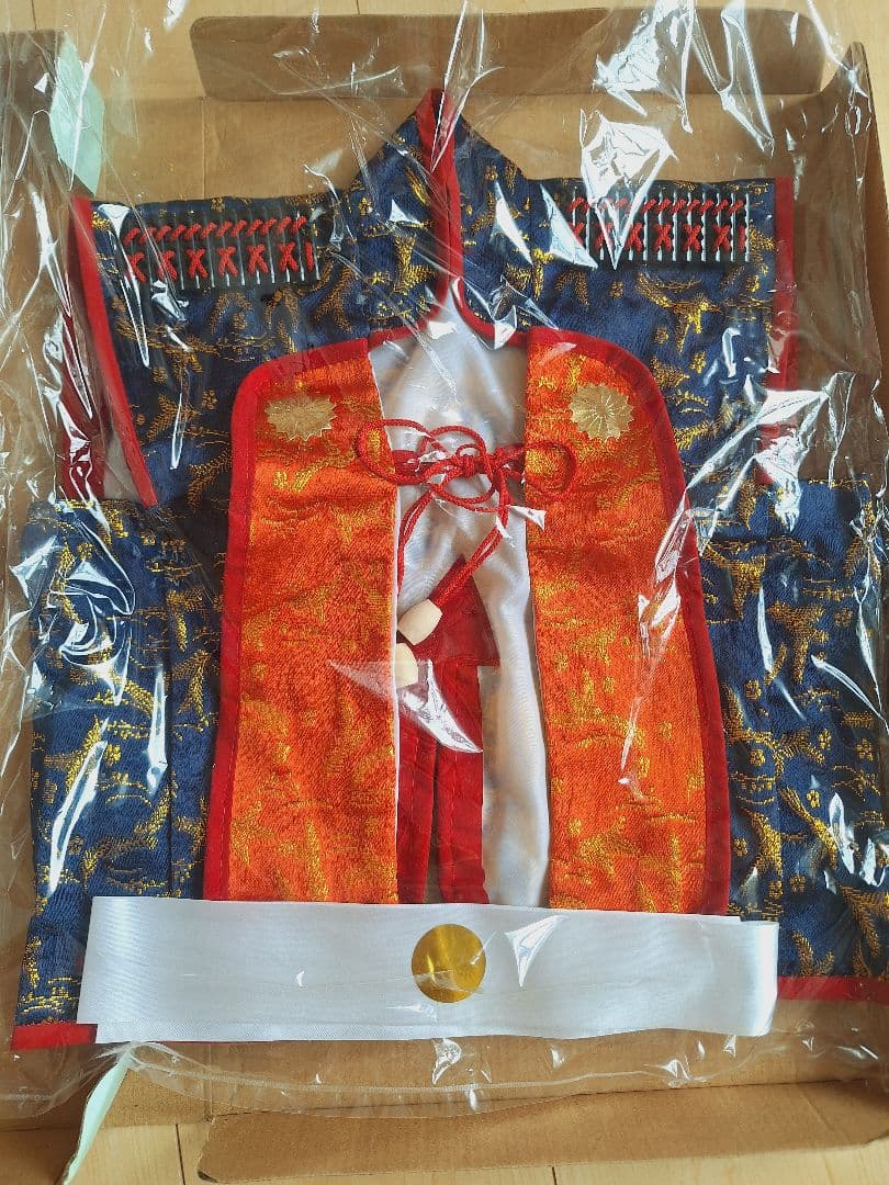 【セット販売】8号御上製兜飾ガラスケース入り&陣羽織飾り