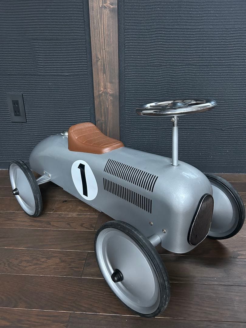 ARTABURG classic racer レーシングカー足蹴り