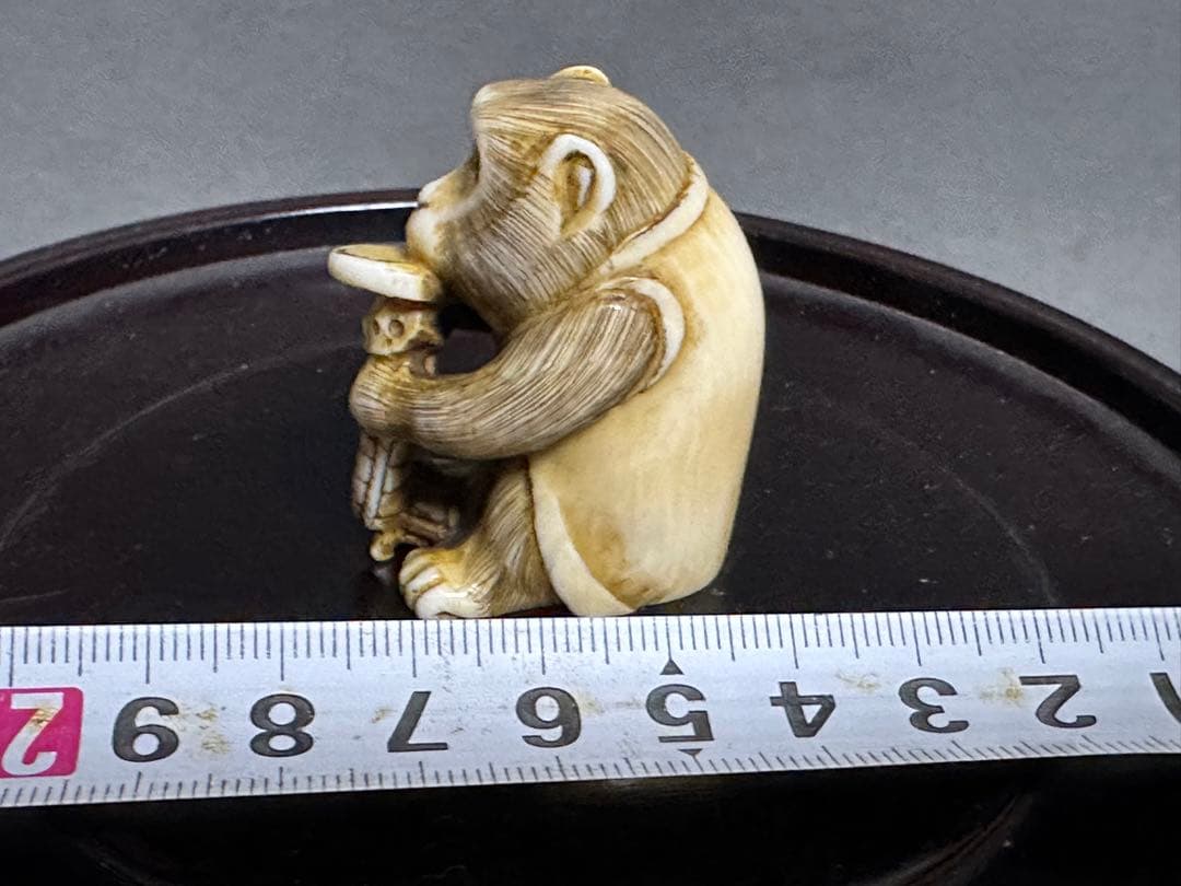根付　猿　アンティーク　置物　骨董　飾り物根付　古美術品　 置物　細密細工
