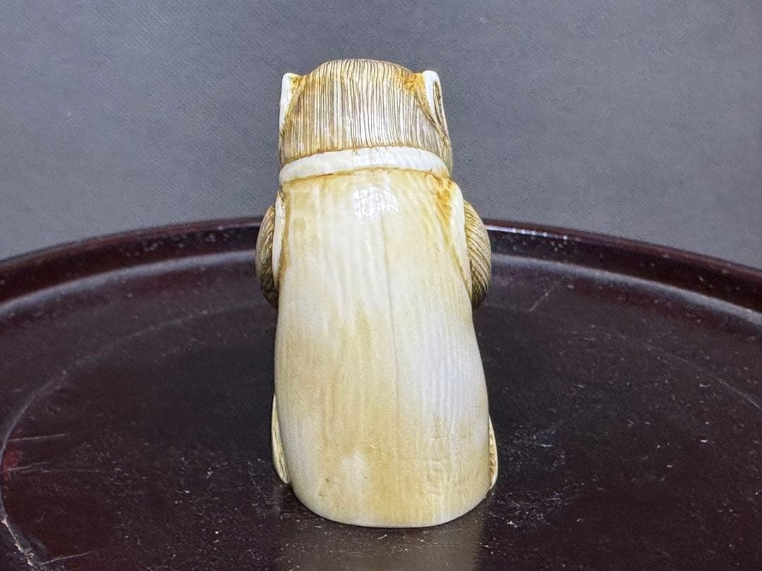 根付　猿　アンティーク　置物　骨董　飾り物根付　古美術品　 置物　細密細工