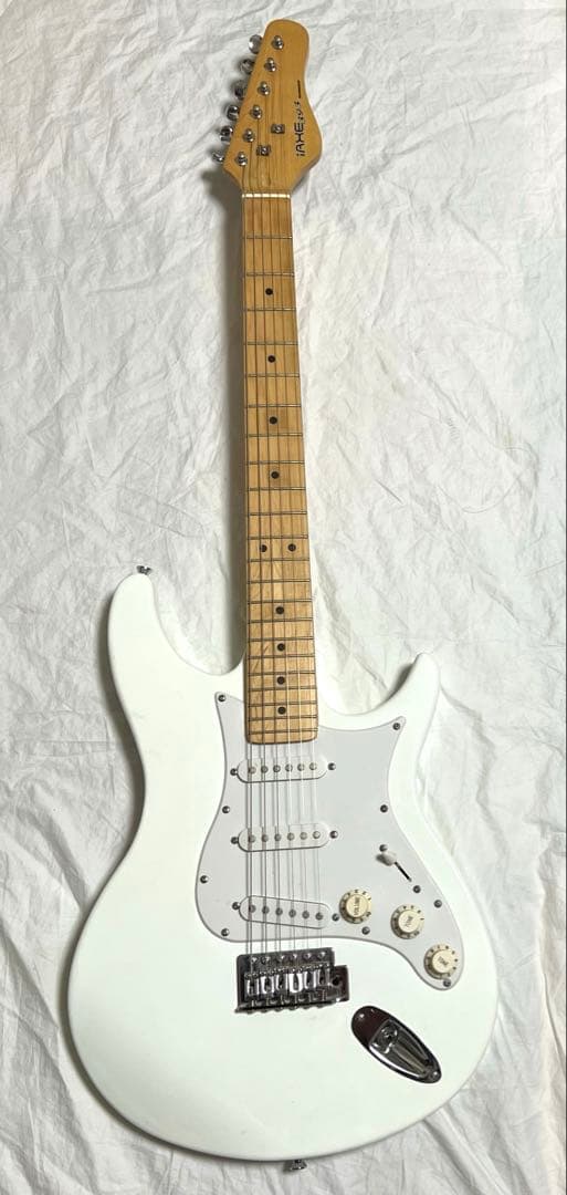 エレキギター　BEHRINGER iAXE393