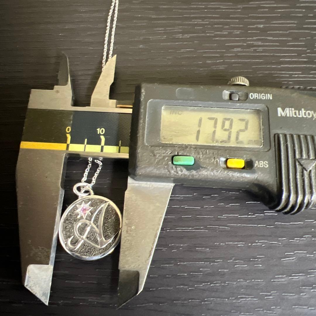 シルバー製イニシャルＡ肉彫り　ピンクサファイア入り　ブラックメッキかけペンダント