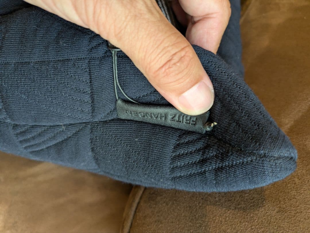 フリッツ・ハンセン　クッション　アルネ・ヤコブセン　トラペズ　モデルルーム展示品